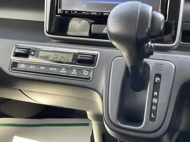 スズキ ワゴンＲ HYBRID FZ 佐賀県 2017(平29)年 5.6万km リフレクティブオレンジM 8型SDナビ「CN-RZ83」/・AM/FM/CD/DVD/フルセグ//・アラウンドビューモニター/ヘッドアップディスプレイ/革巻きステアリング/LEDヘッドライト/純正フロアマット/純正14インチアルミホイール/スマートキー/・スペアキー1本/ドアバイザー/シートヒーター「運転席」/オートエアコン/オートライト/アイドリングストップ/スズキセーフティーサポート/・デュアルカメラブレーキサポート/・車線逸脱警報機能/・車線逸脱抑制機能/・誤発進抑制機能（前進・後退）/・ふらつき警報機能/・先行車発進お知らせ機能/・エマージェンシーストップシグナル/・ESP（車両走行安定補助システム）/・ヒルホールドコントロール