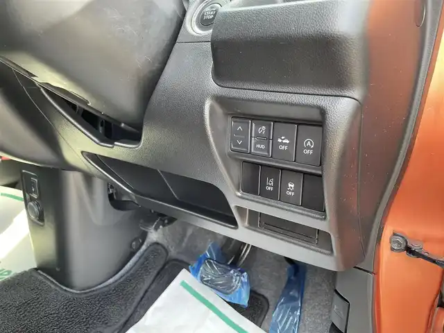 スズキ ワゴンＲ HYBRID FZ 佐賀県 2017(平29)年 5.6万km リフレクティブオレンジM 8型SDナビ「CN-RZ83」/・AM/FM/CD/DVD/フルセグ//・アラウンドビューモニター/ヘッドアップディスプレイ/革巻きステアリング/LEDヘッドライト/純正フロアマット/純正14インチアルミホイール/スマートキー/・スペアキー1本/ドアバイザー/シートヒーター「運転席」/オートエアコン/オートライト/アイドリングストップ/スズキセーフティーサポート/・デュアルカメラブレーキサポート/・車線逸脱警報機能/・車線逸脱抑制機能/・誤発進抑制機能（前進・後退）/・ふらつき警報機能/・先行車発進お知らせ機能/・エマージェンシーストップシグナル/・ESP（車両走行安定補助システム）/・ヒルホールドコントロール