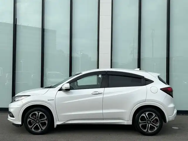 ホンダ ヴェゼル ハイブリッド Z ホンダセンシング 大阪府 2019(令1)年 2.5万km プラチナホワイトパール 純正８インチナビ/   フルセグTV/CD/DVD/USB/衝突軽減/バックモニター/前席シートヒーター/レーダークルーズコントロール/前後ドライブレコーダー/純正フロアマット/プッシュスタート/スマートキー/ＥＴＣ/ＬＥＤライト/禁煙車