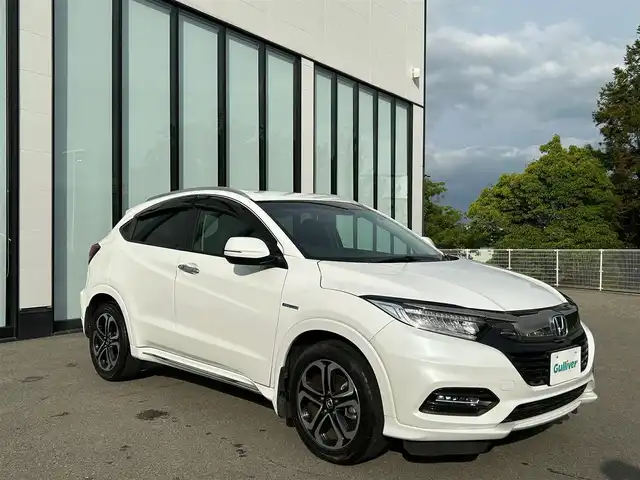 ホンダ ヴェゼル ハイブリッド Z ホンダセンシング 大阪府 2019(令1)年 2.5万km プラチナホワイトパール 純正８インチナビ/   フルセグTV/CD/DVD/USB/衝突軽減/バックモニター/前席シートヒーター/レーダークルーズコントロール/前後ドライブレコーダー/純正フロアマット/プッシュスタート/スマートキー/ＥＴＣ/ＬＥＤライト/禁煙車