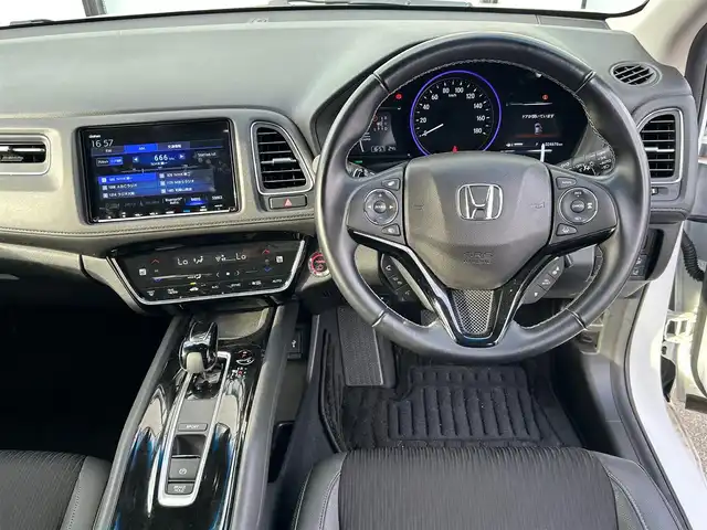 ホンダ ヴェゼル ハイブリッド Z ホンダセンシング 大阪府 2019(令1)年 2.5万km プラチナホワイトパール 純正８インチナビ/   フルセグTV/CD/DVD/USB/衝突軽減/バックモニター/前席シートヒーター/レーダークルーズコントロール/前後ドライブレコーダー/純正フロアマット/プッシュスタート/スマートキー/ＥＴＣ/ＬＥＤライト/禁煙車