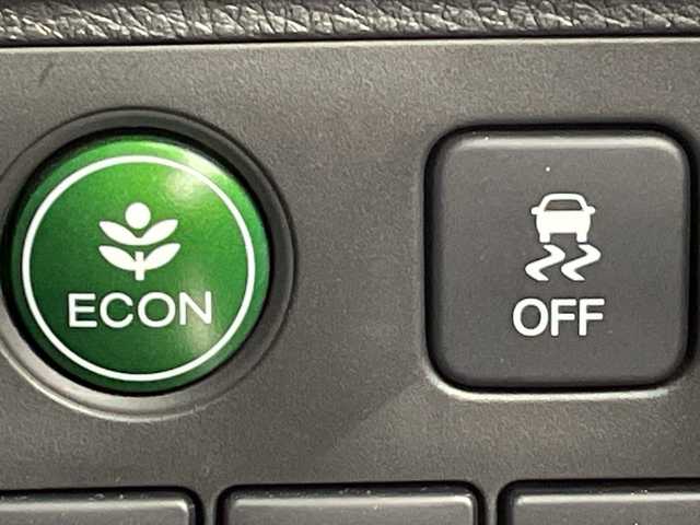 ホンダ ヴェゼル ハイブリッド Z ホンダセンシング 大阪府 2019(令1)年 2.5万km プラチナホワイトパール ホンダセンシング/　・衝突軽減ブレーキ/　・誤発進抑制機能/　・歩行者事故低減ステアリング/　・路外逸脱抑制機能/　・アダプティブ・クルーズ・コントロール/　・車線維持支援システム/　・先行車発進お知らせ機能/　・標識認識機能/純正メモリナビ/　　CD/BT/フルセグTV/バックカメラ/LEDオートライト/フォグランプ/合皮ハーフレザーシート/シートヒーター/純正17インチアルミホイール/パドルシフト/ルーフレール/アイドリングストップ/スマートキー/ビルトインETC