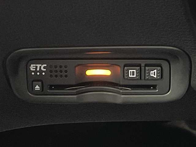 ホンダ ヴェゼル ハイブリッド Z ホンダセンシング 大阪府 2019(令1)年 2.5万km プラチナホワイトパール ホンダセンシング/　・衝突軽減ブレーキ/　・誤発進抑制機能/　・歩行者事故低減ステアリング/　・路外逸脱抑制機能/　・アダプティブ・クルーズ・コントロール/　・車線維持支援システム/　・先行車発進お知らせ機能/　・標識認識機能/純正メモリナビ/　　CD/BT/フルセグTV/バックカメラ/LEDオートライト/フォグランプ/合皮ハーフレザーシート/シートヒーター/純正17インチアルミホイール/パドルシフト/ルーフレール/アイドリングストップ/スマートキー/ビルトインETC