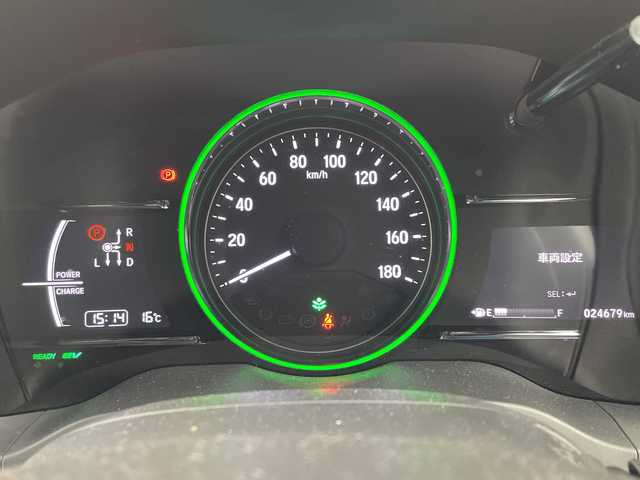 ホンダ ヴェゼル ハイブリッド Z ホンダセンシング 大阪府 2019(令1)年 2.5万km プラチナホワイトパール ホンダセンシング/　・衝突軽減ブレーキ/　・誤発進抑制機能/　・歩行者事故低減ステアリング/　・路外逸脱抑制機能/　・アダプティブ・クルーズ・コントロール/　・車線維持支援システム/　・先行車発進お知らせ機能/　・標識認識機能/純正メモリナビ/　　CD/BT/フルセグTV/バックカメラ/LEDオートライト/フォグランプ/合皮ハーフレザーシート/シートヒーター/純正17インチアルミホイール/パドルシフト/ルーフレール/アイドリングストップ/スマートキー/ビルトインETC