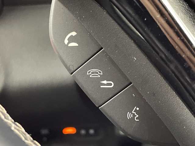 ホンダ ヴェゼル ハイブリッド Z ホンダセンシング 大阪府 2019(令1)年 2.5万km プラチナホワイトパール ホンダセンシング/　・衝突軽減ブレーキ/　・誤発進抑制機能/　・歩行者事故低減ステアリング/　・路外逸脱抑制機能/　・アダプティブ・クルーズ・コントロール/　・車線維持支援システム/　・先行車発進お知らせ機能/　・標識認識機能/純正メモリナビ/　　CD/BT/フルセグTV/バックカメラ/LEDオートライト/フォグランプ/合皮ハーフレザーシート/シートヒーター/純正17インチアルミホイール/パドルシフト/ルーフレール/アイドリングストップ/スマートキー/ビルトインETC