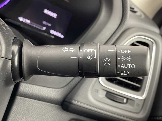 ホンダ ヴェゼル ハイブリッド Z ホンダセンシング 大阪府 2019(令1)年 2.5万km プラチナホワイトパール ホンダセンシング/　・衝突軽減ブレーキ/　・誤発進抑制機能/　・歩行者事故低減ステアリング/　・路外逸脱抑制機能/　・アダプティブ・クルーズ・コントロール/　・車線維持支援システム/　・先行車発進お知らせ機能/　・標識認識機能/純正メモリナビ/　　CD/BT/フルセグTV/バックカメラ/LEDオートライト/フォグランプ/合皮ハーフレザーシート/シートヒーター/純正17インチアルミホイール/パドルシフト/ルーフレール/アイドリングストップ/スマートキー/ビルトインETC