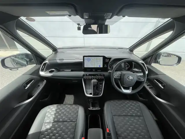 トヨタ ヴォクシー S－Z 千葉県 2023(令5)年 0.3万km アティチュードブラックマイカ ワンオーナー/快適利便パッケージ/ユニバーサルステップ/衝突軽減ブレーキ/両側パワースライドドア/純正フリップダウンモニター/純正１０インチナビ/フルセグＴＶ/バックカメラ/パワーバックドア/シートヒーター