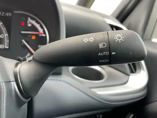 トヨタ ヴォクシー S－Z 千葉県 2023(令5)年 0.3万km アティチュードブラックマイカ ワンオーナー/快適利便パッケージ/ユニバーサルステップ/衝突軽減ブレーキ/両側パワースライドドア/純正フリップダウンモニター/純正１０インチナビ/フルセグＴＶ/バックカメラ/パワーバックドア/シートヒーター