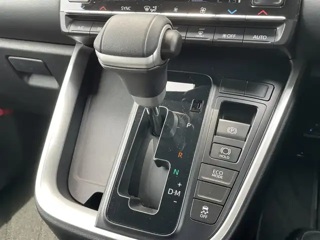 トヨタ ヴォクシー S－Z 千葉県 2023(令5)年 0.3万km アティチュードブラックマイカ ワンオーナー/快適利便パッケージ/ユニバーサルステップ/衝突軽減ブレーキ/両側パワースライドドア/純正フリップダウンモニター/純正１０インチナビ/フルセグＴＶ/バックカメラ/パワーバックドア/シートヒーター