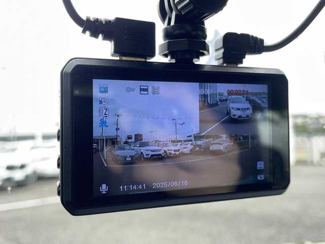 ダイハツ タフト X 新潟県 2022(令4)年 2.3万km フォレストカーキメタリック 純正ナビ/（フルセグ/DVD/Bluetooth）/ワンオーナー/冬タイヤ積載/衝突軽減/コーナーセンサー/バックカメラ/ドライブレコーダー/ヘッドライトレベライザー/アイドリングストップ/ガラスルーフ/フロアマット/USB電源/シガーソケット/LEDヘッドライト/電格ミラー/ドアバイザー/スペアキー×１