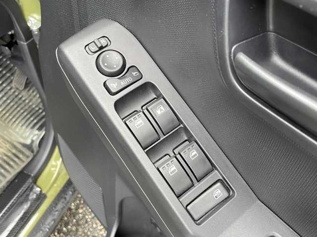 ダイハツ タフト X 新潟県 2022(令4)年 2.3万km フォレストカーキメタリック 純正ナビ/（フルセグ/DVD/Bluetooth）/ワンオーナー/冬タイヤ積載/衝突軽減/コーナーセンサー/バックカメラ/ドライブレコーダー/ヘッドライトレベライザー/アイドリングストップ/ガラスルーフ/フロアマット/USB電源/シガーソケット/LEDヘッドライト/電格ミラー/ドアバイザー/スペアキー×１