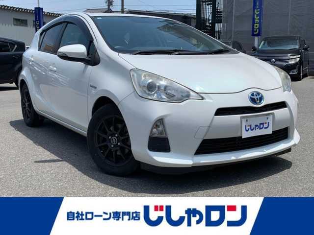 トヨタ アクア S 福井県 2012(平24)年 7.8万km ライムホワイトパールクリスタルシャイン (株)IDOMが運営する【じしゃロン福井店】の自社ローン専用車両になりますこちらは現金またはオートローンご利用時の価格です。自社ローンご希望の方は別途その旨お申付け下さい/社外SDナビ（CN-RE06WD）/Bluetooth接続/フルセグテレビ/ETC/スマートキー/プッシュスタート/社外15インチアルミ/純正フロアマット/ヘッドライトレベライザー