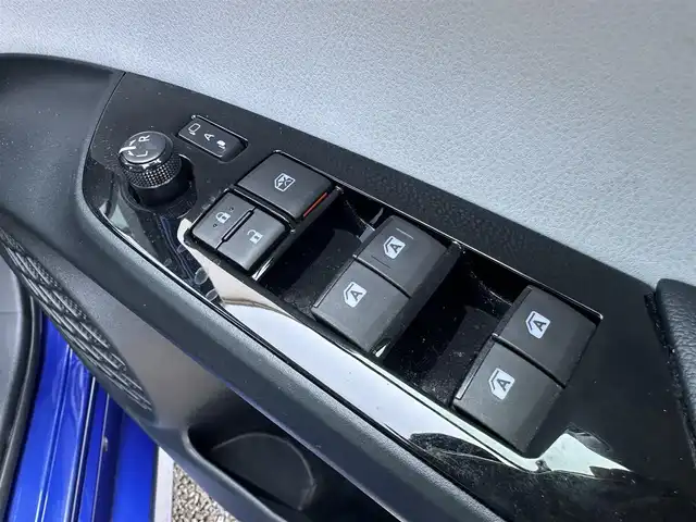 トヨタ プリウス S ツーリングセレクション 千葉県 2016(平28)年 6.3万km ダークブルーマイカM 純正9インチナビ/(フルセグTV/AM/FM/CD/DVD/BT)/バックカメラ/衝突被害軽減システム/レザーシート/ETC/アイドリングストップ/LEDヘッドライト/フォグランプ/オートライト/ウィンカーミラー/電動格納ミラー/純正17インチAW/シートヒーター/シートリフター/プッシュスタート/スマートキー/スペアキー/フロアマット/取扱説明書/保証書
