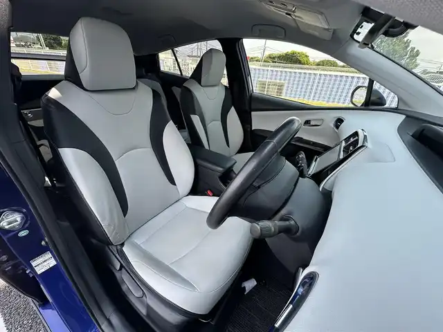 トヨタ プリウス S ツーリングセレクション 千葉県 2016(平28)年 6.3万km ダークブルーマイカM 純正9インチナビ/(フルセグTV/AM/FM/CD/DVD/BT)/バックカメラ/衝突被害軽減システム/レザーシート/ETC/アイドリングストップ/LEDヘッドライト/フォグランプ/オートライト/ウィンカーミラー/電動格納ミラー/純正17インチAW/シートヒーター/シートリフター/プッシュスタート/スマートキー/スペアキー/フロアマット/取扱説明書/保証書