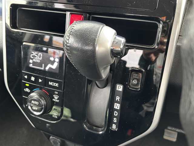 ダイハツ トール カスタムG SAⅡ 宮城県 2017(平29)年 6.4万km レーザーブルークリスタルシャイン 登録時走行距離６３６４９ｋｍ/ワンオーナー/両側パワースライドドア/クルーズコントロール/バックカメラ/衝突被害軽減システム/アイドリングストップ/横滑り防止機能/ＴＲＣ/オートライト/ステアリングスイッチ/社外ナビ/・フルセグテレビ/・Bluetooth/後席サンシェード/ドアバイザー/フォグランプ/補助ミラー