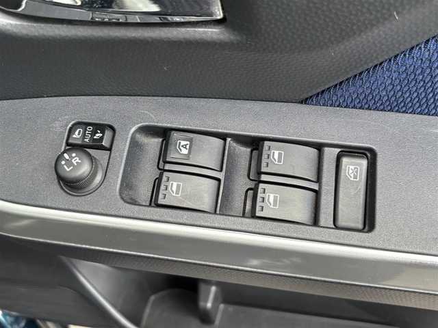 ダイハツ トール カスタムG SAⅡ 宮城県 2017(平29)年 6.4万km レーザーブルークリスタルシャイン 登録時走行距離６３６４９ｋｍ/ワンオーナー/両側パワースライドドア/クルーズコントロール/バックカメラ/衝突被害軽減システム/アイドリングストップ/横滑り防止機能/ＴＲＣ/オートライト/ステアリングスイッチ/社外ナビ/・フルセグテレビ/・Bluetooth/後席サンシェード/ドアバイザー/フォグランプ/補助ミラー