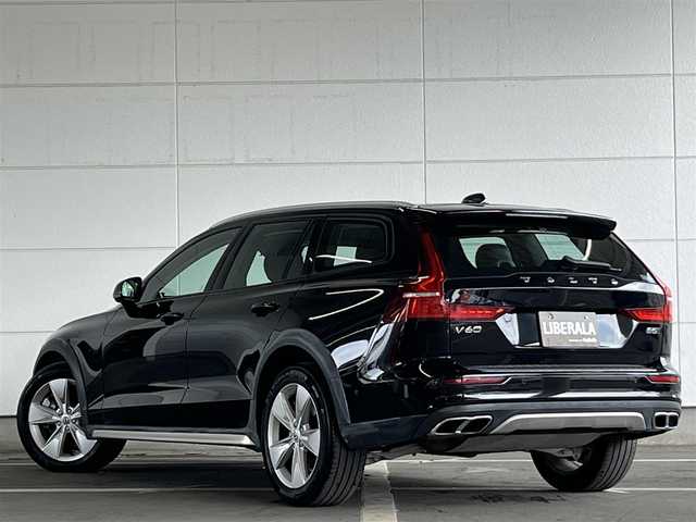 ボルボ Ｖ６０ 山形県 2021(令3)年 2.8万km 黒 ・フルセグ/・純正ナビ/・前後ドラレコ/・レーンキープ/・ステアリングヒータ―/・アイドリングストップ/・パークアシスト/・アダプティブクルーズコントロール/・ブラインドスポットモニター/・３６０°カメラ/・ワイヤレス充電/・シートヒーター