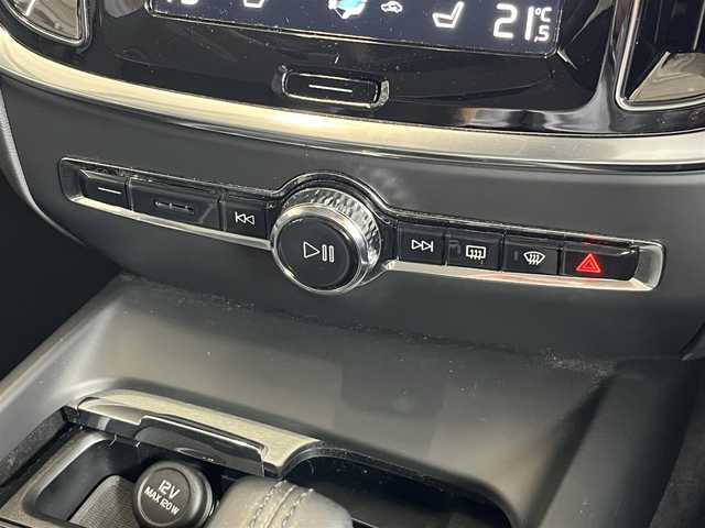 ボルボ Ｖ６０ 山形県 2021(令3)年 2.8万km 黒 ・フルセグ/・純正ナビ/・前後ドラレコ/・レーンキープ/・ステアリングヒータ―/・アイドリングストップ/・パークアシスト/・アダプティブクルーズコントロール/・ブラインドスポットモニター/・３６０°カメラ/・ワイヤレス充電/・シートヒーター