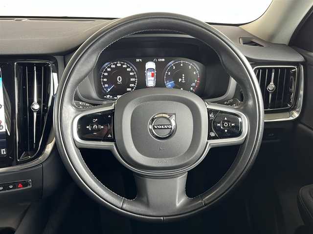 ボルボ Ｖ６０ 山形県 2021(令3)年 2.8万km 黒 ・フルセグ/・純正ナビ/・前後ドラレコ/・レーンキープ/・ステアリングヒータ―/・アイドリングストップ/・パークアシスト/・アダプティブクルーズコントロール/・ブラインドスポットモニター/・３６０°カメラ/・ワイヤレス充電/・シートヒーター