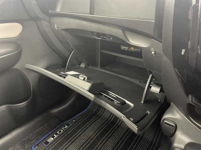 日産 ノート e－パワー X 茨城県 2018(平30)年 5.9万km スーパーブラック 純正ナビ/全周囲カメラ/フルセグ/デジタルインナーミラー/衝突被害軽減ブレーキ/車線逸脱抑制装置/オートマチックハイビーム/クリアランスソナー/ETC/ドラレコ/LEDヘッドライト/スマートキー
