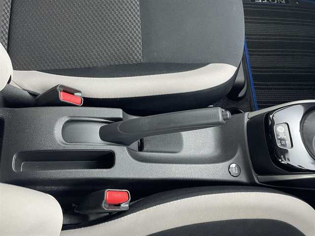 日産 ノート e－パワー X 茨城県 2018(平30)年 5.9万km スーパーブラック 純正ナビ/全周囲カメラ/フルセグ/デジタルインナーミラー/衝突被害軽減ブレーキ/車線逸脱抑制装置/オートマチックハイビーム/クリアランスソナー/ETC/ドラレコ/LEDヘッドライト/スマートキー