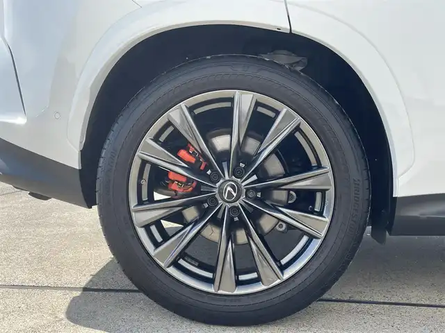 レクサス ＮＸ 350h Fスポーツ 東京都 2022(令4)年 1.1万km パール 純正ナビ/360°カメラ/パノラマサンルーフ/ACC/BSM/レザーシート/シートヒーター/シートエアコン/HUD/４WD