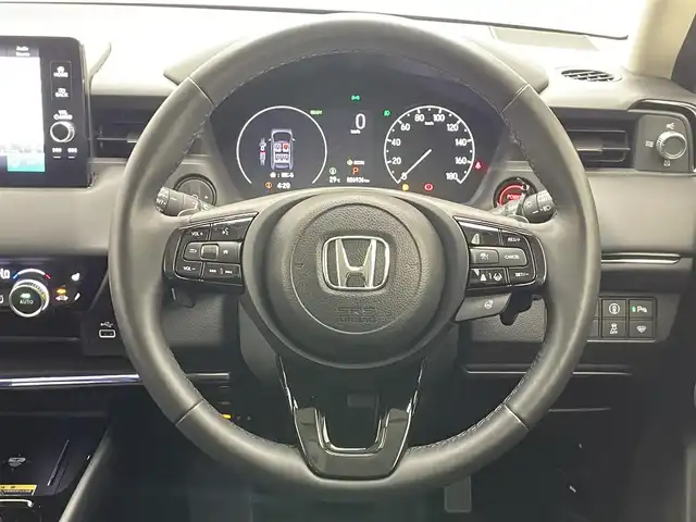 ホンダ ヴェゼル ハイブリッド e:HEV Z 愛知県 2022(令4)年 2.7万km プラチナホワイトパール 純９型ナビＤＡ　ワイヤレス充電　禁煙車　フルセグＴＶ　バックカメラ　ＥＴＣ２．０　ハンズフリーパワーバックドア　ホンダセンシング　追従クルコン　衝突軽減　ＬＥＤオートライト　後退出庫サポート　ＢＳＭ/ワイパーデアイサー/ワイヤレス充電/フォグランプ/ステアリングヒーター/ブラインドスポットモニター/パドルシフト/Bluetooth/純正アルミホイール/オートハイビーム/純正ドライブレコーダー/純正ナビ/ETC/バックカメラ