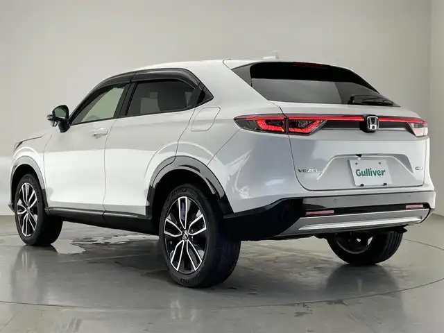 ホンダ ヴェゼル ハイブリッド e:HEV Z 愛知県 2022(令4)年 2.7万km プラチナホワイトパール 純９型ナビＤＡ　ワイヤレス充電　禁煙車　フルセグＴＶ　バックカメラ　ＥＴＣ２．０　ハンズフリーパワーバックドア　ホンダセンシング　追従クルコン　衝突軽減　ＬＥＤオートライト　後退出庫サポート　ＢＳＭ/ワイパーデアイサー/ワイヤレス充電/フォグランプ/ステアリングヒーター/ブラインドスポットモニター/パドルシフト/Bluetooth/純正アルミホイール/オートハイビーム/純正ドライブレコーダー/純正ナビ/ETC/バックカメラ