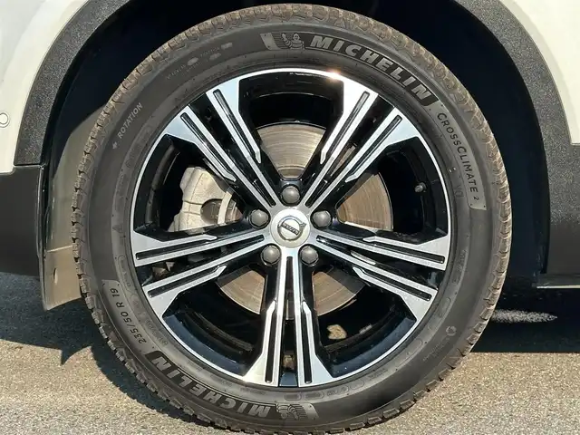 ボルボ ＸＣ４０ B4 AWD インスクリプション 福島県 2021(令3)年 3.6万km クリスタルホワイトP ACC/白革シート/パワーシート/パワーバックドア/全方位カメラ/360°カメラ/AppleCarPlay/ETC2.0/前後ドラレコ/HarmanKardon/クリスタルノブ/ワイヤレス充電