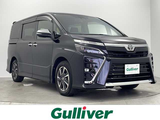 トヨタ ヴォクシー ZS 煌Ⅲ 大阪府 2021(令3)年 4.3万km ブラック 純正9インチナビ/・フルセグTV/・Bluetooth/・DVD/CD/純正フリップダウンモニター/トヨタセーフティセンス/・レーダークルーズコントロール/・プリクラッシュセーフティー/・レーンデパーチャーアラート/・オートマチックハイビーム/・コーナーセンサー/両側パワースライドドア/ハーフレザーシート/バックカメラ
