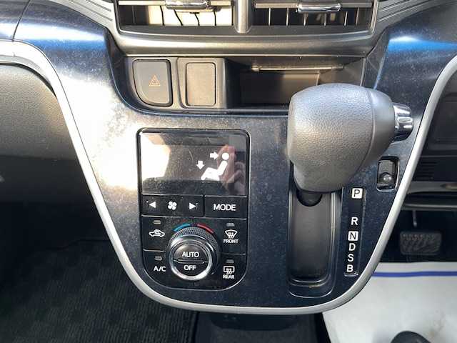 ダイハツ ムーヴ カスタム X ハイパー 福島県 2015(平27)年 4.9万km ブラックマイカメタリック (株)IDOMが運営する【じしゃロンいわき店】の自社ローン専用車両になります。こちらは現金またはオートローンご利用時の価格です。自社ローンご希望の方は別途その旨お申付け下さい/登録時走行距離48200km/プッシュスタート/スマートキー/バックカメラ/ナビゲーション/ドライブレコーダー/フロアマット/リアスポイラー