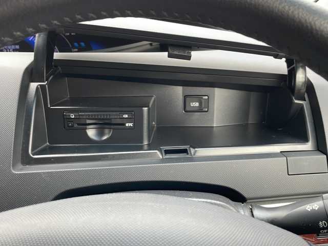 トヨタ エスティマ ハイブリッド アエラス レザーパッケージ 東京都 2014(平26)年 3.6万km ホワイトパールクリスタルシャイン 新車時保証書　/取扱説明書　ナビ説明書/TRDフロントスポイラー/モデリスタフロントグリル/純正メーカーナビ/フルセグTV【走行中映ります】/CD/DVD/REC/USB/AUX/フリップダウンモニター/バックカメラ　ETC/ドライブレコーダー【前後】/レザーシート/シートヒーター/運転席パワーシート/両側パワースライドドア/パワーバックドア/電動床下格納シート/コーナーセンサー/HIDライト/オートライト/Egプッシュスタート/ ストップボタン/スマートキー×2本/クルーズコントロール/社外ホーン【純正積込】/純正17インチアルミ