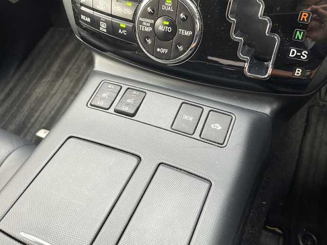 トヨタ エスティマ ハイブリッド アエラス レザーパッケージ 東京都 2014(平26)年 3.6万km ホワイトパールクリスタルシャイン 新車時保証書　/取扱説明書　ナビ説明書/TRDフロントスポイラー/モデリスタフロントグリル/純正メーカーナビ/フルセグTV【走行中映ります】/CD/DVD/REC/USB/AUX/フリップダウンモニター/バックカメラ　ETC/ドライブレコーダー【前後】/レザーシート/シートヒーター/運転席パワーシート/両側パワースライドドア/パワーバックドア/電動床下格納シート/コーナーセンサー/HIDライト/オートライト/Egプッシュスタート/ ストップボタン/スマートキー×2本/クルーズコントロール/社外ホーン【純正積込】/純正17インチアルミ