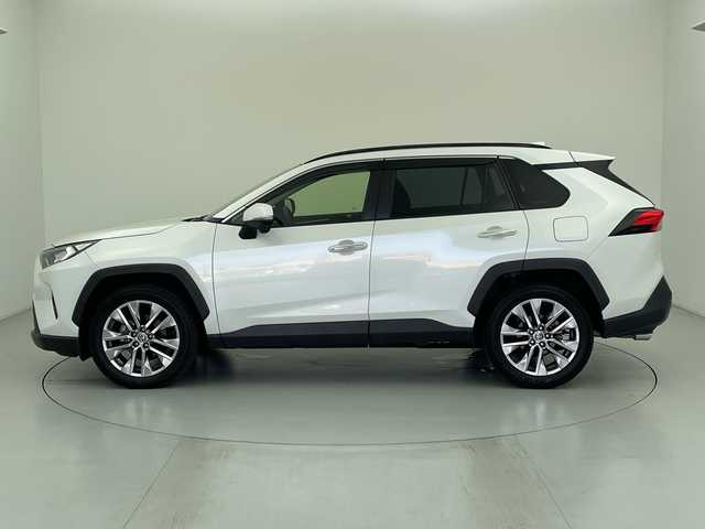 トヨタ ＲＡＶ４ G Zパッケージ 山口県 2020(令2)年 4.3万km ホワイトパールクリスタルシャイン ４WD/純正９インチナビ/・フルセグ/・CD/DVD/・Bluetooth/バックカメラ/デジタルインナーミラー/ETC/ハンズフリーパワーバックドア/メモリー付き運転席パワーシート/ステアリングヒーター/シートヒーター/トヨタセーフティセンス/・レーントレースアシスト/・プリクラッシュセーフティ/・ブラインドスポットモニター/・後退時車両検知警報/・パーキングサポートブレーキ/・アダプティブクルーズコントロール/・ロードサインアシスト/ダウンヒルアシスト
