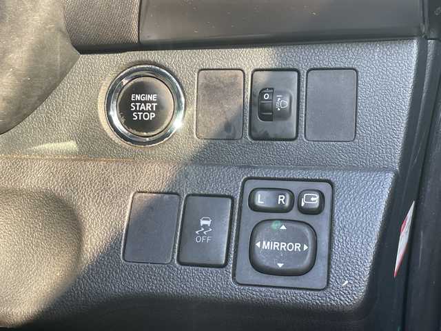 トヨタ ラクティス G 千葉県 2014(平26)年 6万km ブラックマイカ 純正ナビ（ＮＳＺＴ－Ｗ６２Ｇ）　クルーズコントロール　プッシュスタート　ワンオーナー　ＢＴ　フルセグ　　ＥＴＣ　純正マット　Ｗエアバッグ　オートエアコン　ＭＴモード付ＡＴ　オートライト　スペアキー/純正ナビ（ＮＳＺＴ－Ｗ６２Ｇ）/クルーズコントロール/プッシュスタート/ワンオーナー/ＢＴ/フルセグ/ETC/純正マット/Ｗエアバッグ/オートエアコン/ＭＴモード付ＡＴ/オートライト/スペアキー