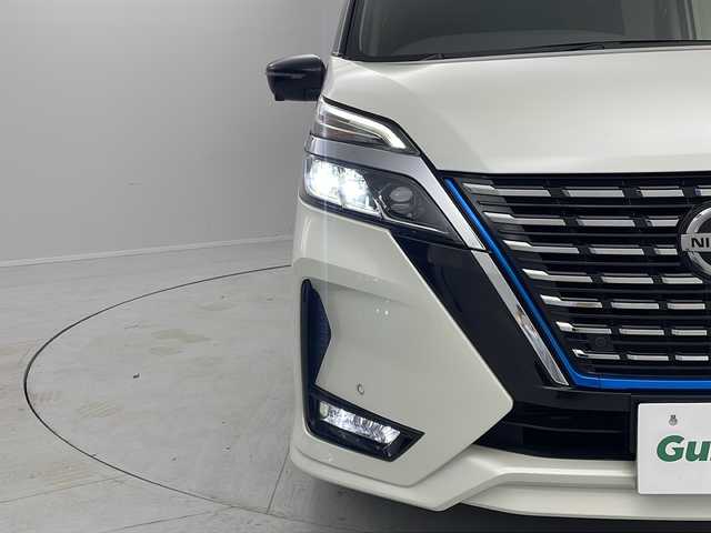 日産 セレナ e－パワー ハイウェイスター V 茨城県 2021(令3)年 5.7万km ブリリアントホワイトパール 2トーン プロパイロット　衝突軽減ブレーキ　ワンオーナー　純正１０インチナビ　全方位カメラ　デジタルインナーミラー　ドライブレコーダー　両側電動スライドドア　フルセグテレビ　ＬＥＤヘッドライト　コーナーセンサー