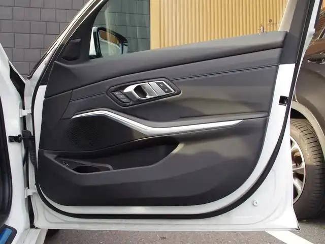 ＢＭＷ ＢＭＷ ３２０ｄ xDrive Mスポーツ EDジョイ+ 埼玉県 2021(令3)年 2.6万km アルピンホワイトⅢ 特別仕様車/ブラックハーフレザーシート/アダプティブクルーズコントロール/インテリジェントセーフティ/CarPlay/パークディスタンスコントロール/ブラインドスポットモニター/コンフォートアクセス/全周囲カメラ/純正ナビ/ドラレコ/ETC/ワイヤレス充電/シートヒーター/シートポジションメモリー機能/Bluetooth
