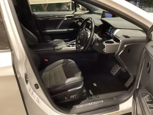 レクサス ＲＸ 200t Fスポーツ 愛知県 2017(平29)年 10.1万km ホワイトノーヴァガラスフレーク メーカーナビ　/バックカメラ　/全方位カメラ　/革シート　/シートヒーター　/ベンチレーション　/ドライブレコーダー　/ＨＵＤ　/ステアリングヒーター　/パワーバックドア　/ビルトインＥＴＣ　/レーダークルーズコントロール　/パドルシフト　/サンルーフ