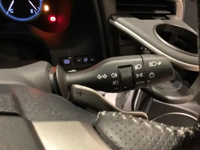 レクサス ＲＸ 200t Fスポーツ 愛知県 2017(平29)年 10.1万km ホワイトノーヴァガラスフレーク メーカーナビ　/バックカメラ　/全方位カメラ　/革シート　/シートヒーター　/ベンチレーション　/ドライブレコーダー　/ＨＵＤ　/ステアリングヒーター　/パワーバックドア　/ビルトインＥＴＣ　/レーダークルーズコントロール　/パドルシフト　/サンルーフ