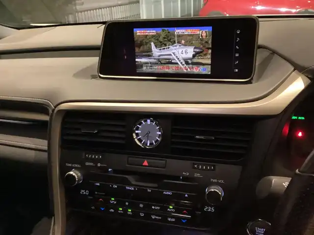 レクサス ＲＸ 200t Fスポーツ 愛知県 2017(平29)年 10.1万km ホワイトノーヴァガラスフレーク メーカーナビ　/バックカメラ　/全方位カメラ　/革シート　/シートヒーター　/ベンチレーション　/ドライブレコーダー　/ＨＵＤ　/ステアリングヒーター　/パワーバックドア　/ビルトインＥＴＣ　/レーダークルーズコントロール　/パドルシフト　/サンルーフ