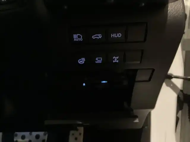 レクサス ＲＸ 200t Fスポーツ 愛知県 2017(平29)年 10.1万km ホワイトノーヴァガラスフレーク メーカーナビ　/バックカメラ　/全方位カメラ　/革シート　/シートヒーター　/ベンチレーション　/ドライブレコーダー　/ＨＵＤ　/ステアリングヒーター　/パワーバックドア　/ビルトインＥＴＣ　/レーダークルーズコントロール　/パドルシフト　/サンルーフ