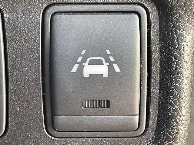 日産 ノート XVセレ +セーフ 兵庫県 2015(平27)年 1.5万km ブリリアントシルバー 純正オーディオ/CD/DVD/AUX/ETC/全方位カメラ/スマージェンシーブレーキ/純正フロアマット/純正バイザー/ヘッドライトべライザー/スイッチスタート/横滑り防止/レーンキープアシスト/衝突軽減ブレーキ/スペアキー/保証書、取扱説明書