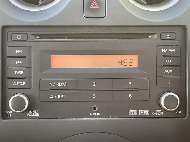 日産 ノート XVセレ +セーフ 兵庫県 2015(平27)年 1.5万km ブリリアントシルバー 純正オーディオ/CD/DVD/AUX/ETC/全方位カメラ/スマージェンシーブレーキ/純正フロアマット/純正バイザー/ヘッドライトべライザー/スイッチスタート/横滑り防止/レーンキープアシスト/衝突軽減ブレーキ/スペアキー/保証書、取扱説明書