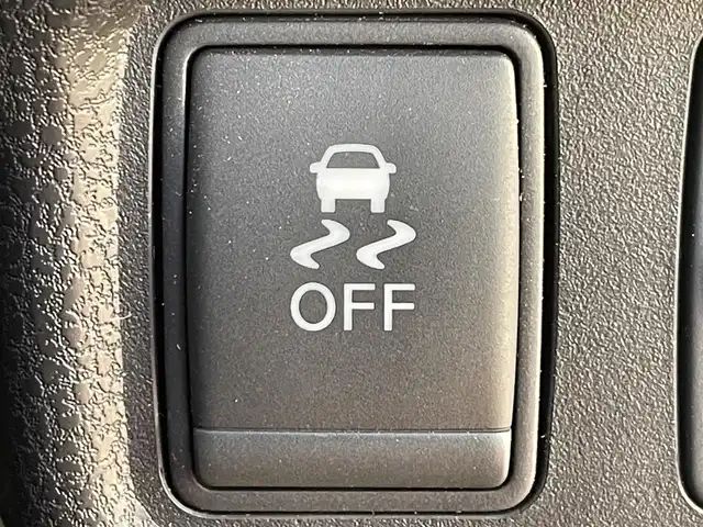 日産 ノート XVセレ +セーフ 兵庫県 2015(平27)年 1.5万km ブリリアントシルバー 純正オーディオ/CD/DVD/AUX/ETC/全方位カメラ/スマージェンシーブレーキ/純正フロアマット/純正バイザー/ヘッドライトべライザー/スイッチスタート/横滑り防止/レーンキープアシスト/衝突軽減ブレーキ/スペアキー/保証書、取扱説明書