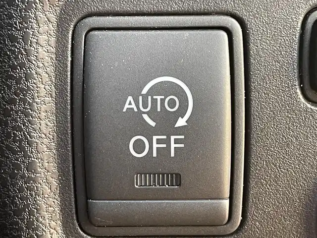 日産 ノート XVセレ +セーフ 兵庫県 2015(平27)年 1.5万km ブリリアントシルバー 純正オーディオ/CD/DVD/AUX/ETC/全方位カメラ/スマージェンシーブレーキ/純正フロアマット/純正バイザー/ヘッドライトべライザー/スイッチスタート/横滑り防止/レーンキープアシスト/衝突軽減ブレーキ/スペアキー/保証書、取扱説明書