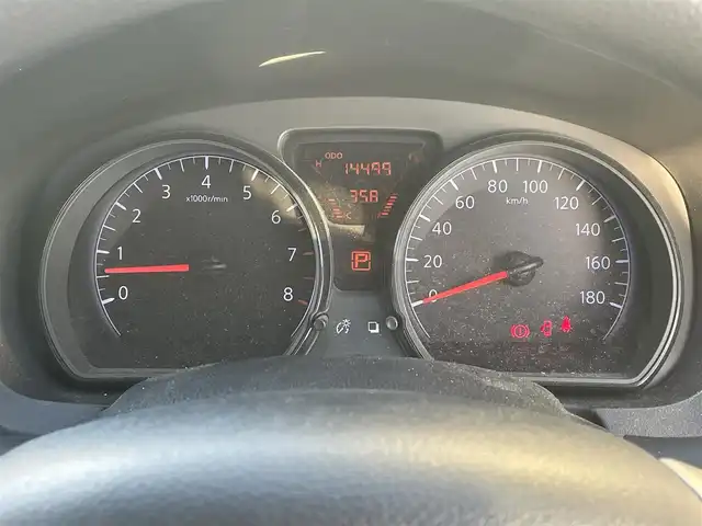 日産 ノート XVセレ +セーフ 兵庫県 2015(平27)年 1.5万km ブリリアントシルバー 純正オーディオ/CD/DVD/AUX/ETC/全方位カメラ/スマージェンシーブレーキ/純正フロアマット/純正バイザー/ヘッドライトべライザー/スイッチスタート/横滑り防止/レーンキープアシスト/衝突軽減ブレーキ/スペアキー/保証書、取扱説明書