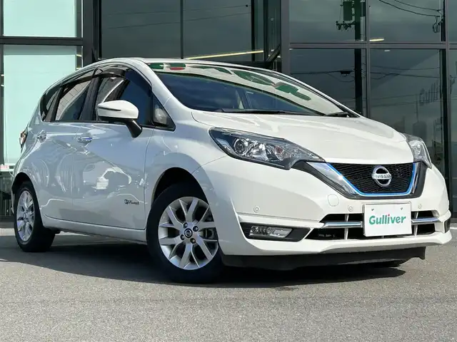 日産 ノート e－パワー メダリスト 愛媛県 2018(平30)年 3.5万km ブリリアントホワイトパール 純正ナビ（Bluetooth/フルセグTV）/アラウンドビューモニター/デジタルインナーミラー/インテリジェントクルーズコントロール/ETC/前方ドライブレコーダー/純正フロアマット/純正アルミホイール/ハーフレザー/前後コーナーセンサー/LEDヘッドライト