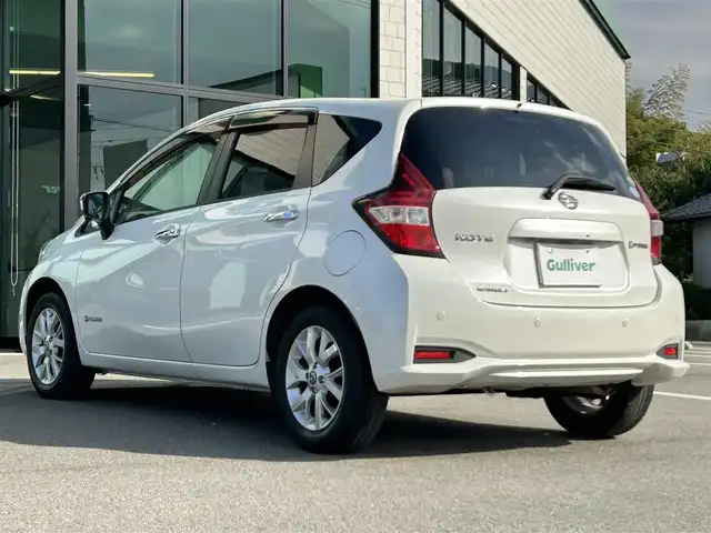日産 ノート e－パワー メダリスト 愛媛県 2018(平30)年 3.5万km ブリリアントホワイトパール 純正ナビ（Bluetooth/フルセグTV）/アラウンドビューモニター/デジタルインナーミラー/インテリジェントクルーズコントロール/ETC/前方ドライブレコーダー/純正フロアマット/純正アルミホイール/ハーフレザー/前後コーナーセンサー/LEDヘッドライト