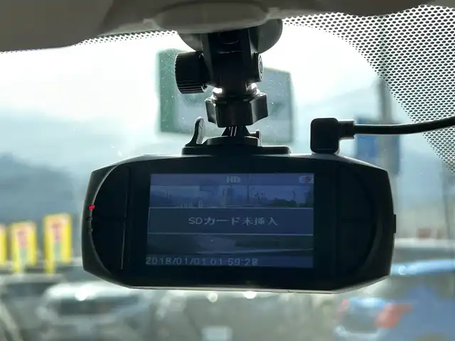 日産 ノート e－パワー メダリスト 愛媛県 2018(平30)年 3.5万km ブリリアントホワイトパール 純正ナビ（Bluetooth/フルセグTV）/アラウンドビューモニター/デジタルインナーミラー/インテリジェントクルーズコントロール/ETC/前方ドライブレコーダー/純正フロアマット/純正アルミホイール/ハーフレザー/前後コーナーセンサー/LEDヘッドライト