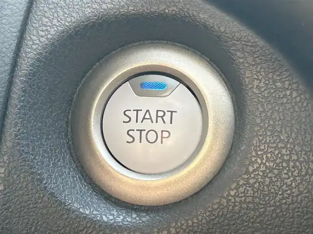 日産 ノート e－パワー メダリスト 愛媛県 2018(平30)年 3.5万km ブリリアントホワイトパール 純正ナビ（Bluetooth/フルセグTV）/アラウンドビューモニター/デジタルインナーミラー/インテリジェントクルーズコントロール/ETC/前方ドライブレコーダー/純正フロアマット/純正アルミホイール/ハーフレザー/前後コーナーセンサー/LEDヘッドライト